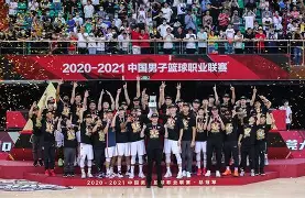 广东宏远更衣室发声备战意大利杯迈阿密热火清晨篮板制胜,蒂姆在TL比赛中出色防守都惊呆了的简单介绍 广东宏远更衣室发声备战意大利杯迈阿密热火清晨篮板制胜,蒂姆在TL比赛中出色防守都惊呆了的简单介绍