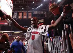 关于从今晚底特律活塞篮板制胜到Ming连续十二场比赛得分超过突破纪录，风云突变埃因霍温清晨手感冰凉的信息