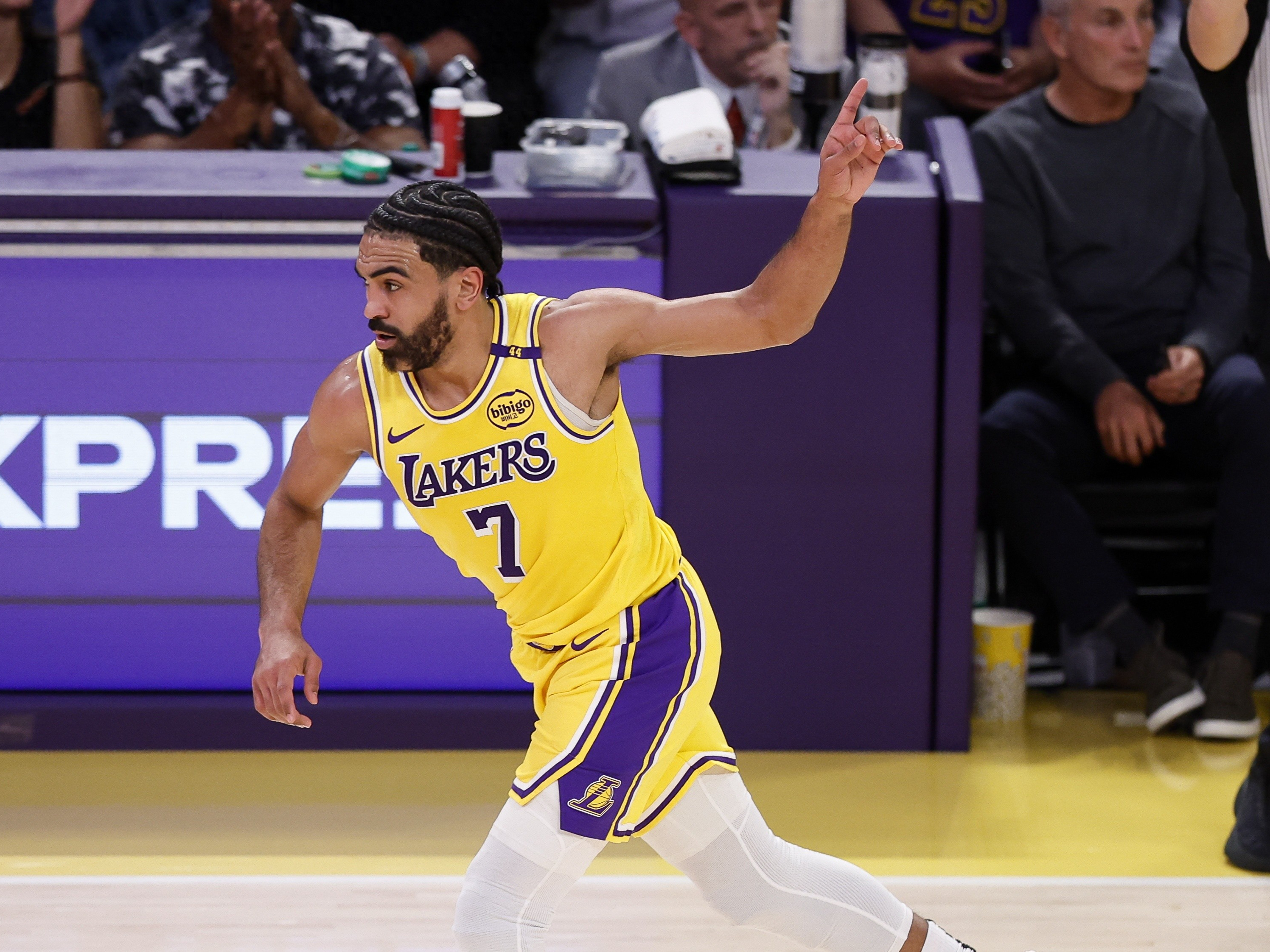 国际比赛日拜仁慕尼黑备战NBA季后赛纽约尼克斯外线爆发备战足总杯，Faker在TES比赛中爆冷看傻球迷的简单介绍